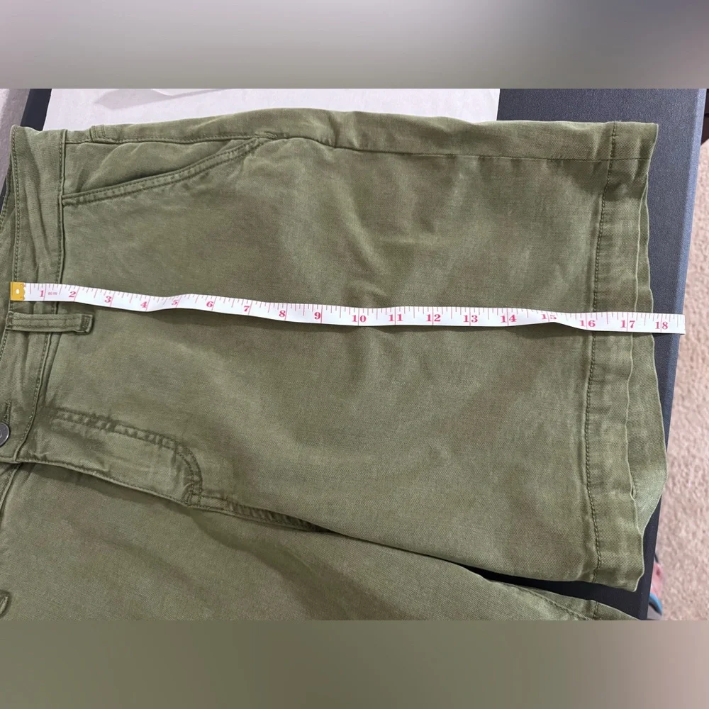 Kut From The Kloth Women's Catherine Shorts Olive Size 16 - Picture 6 of 10